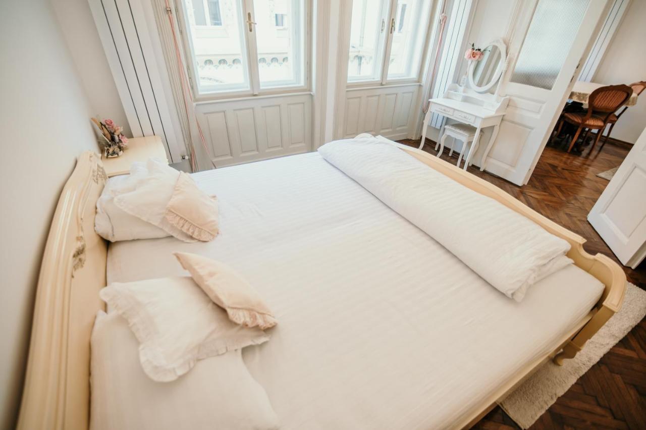Bella Palace Oradea Extérieur photo