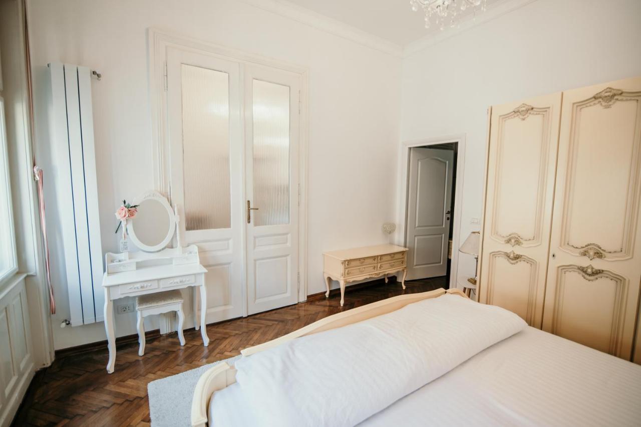 Bella Palace Oradea Extérieur photo