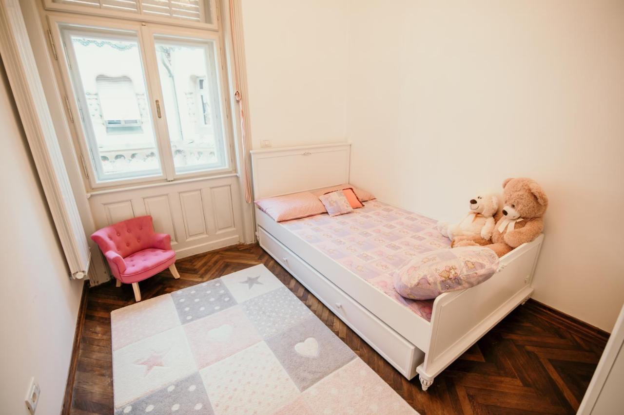Bella Palace Oradea Extérieur photo